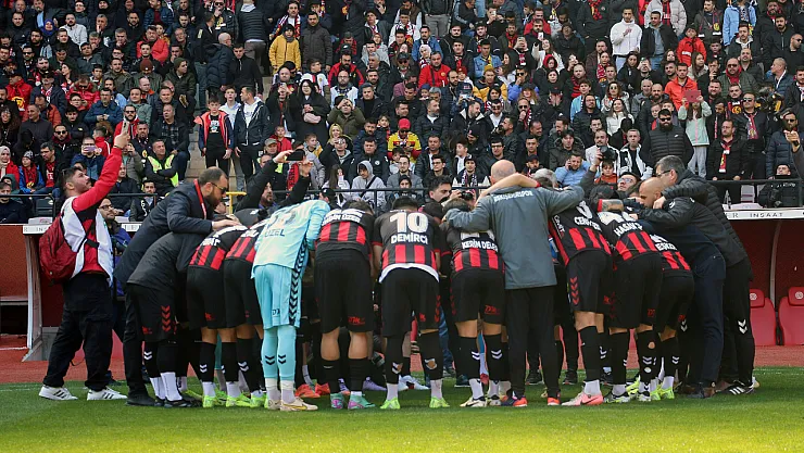 Eskişehirspor'a Taşlı Saldırı!