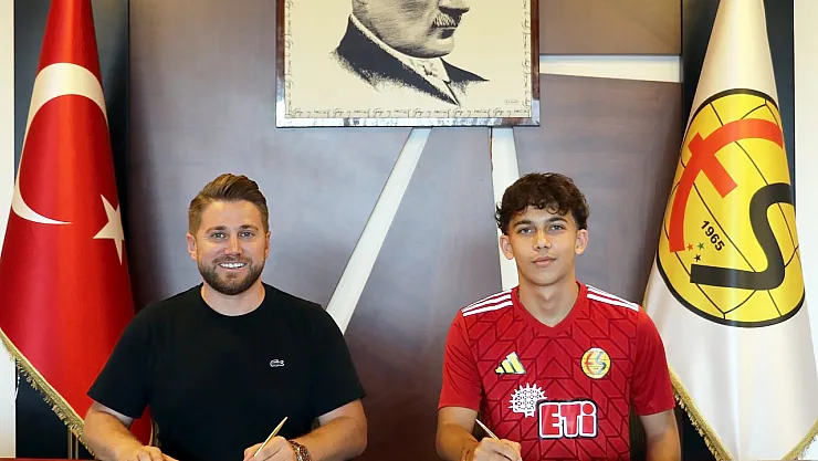 Eskişehirspor Altyapı Oyuncusu Ozan İsmail Cörüt İle Sözleşme İmzaladı