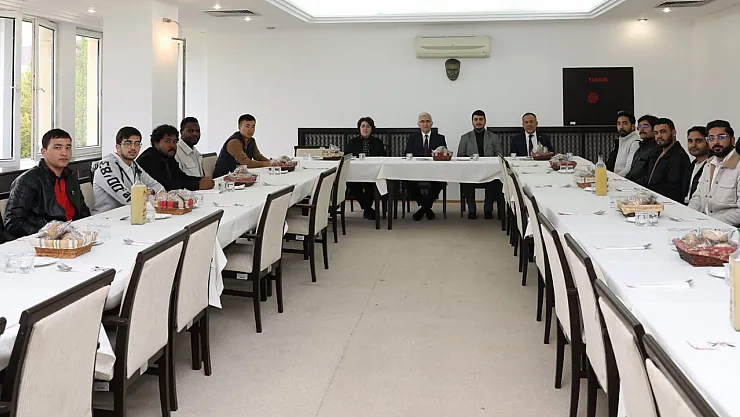 ESOGÜ Yönetimi Uluslararası Öğrencilerle Öğle Yemeğinde Bir Araya Geldi