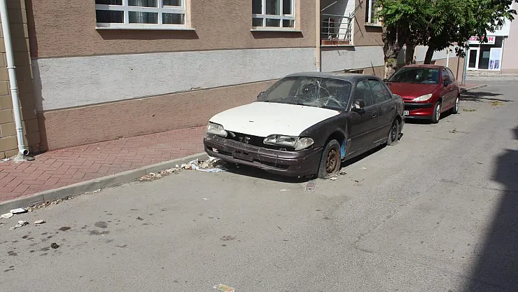 Esrarengiz otomobil merak konusu