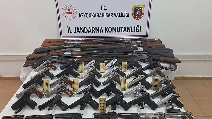 Evden Cephanelik Çıktı: 22 Gözaltı Afyonkarahisar'da Dev Operasyon