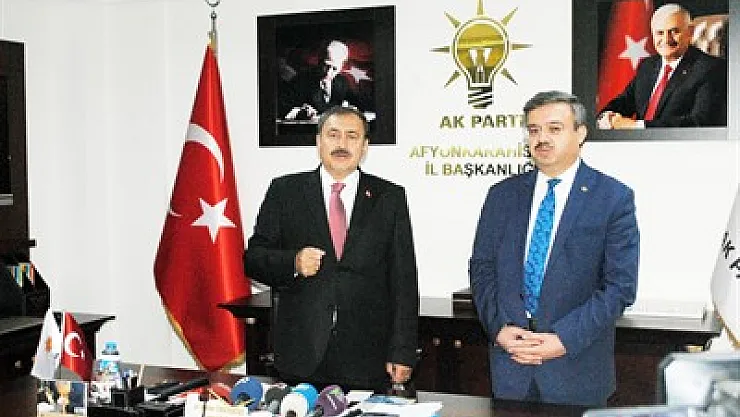 'Evet diyen de, hayır diyen de baştacı'