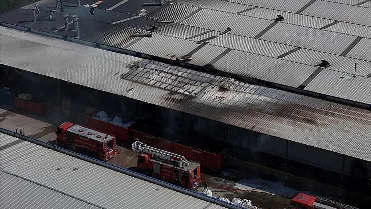 Fabrikada Çıkan Yangın Kontrol Altına Alındı: 6 İşçi Dumandan Etkilendi