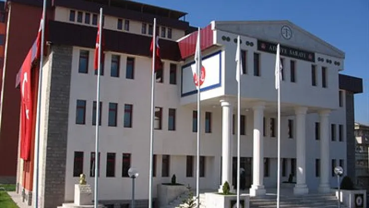FETÖ'de 1 tahliye, 3 ceza