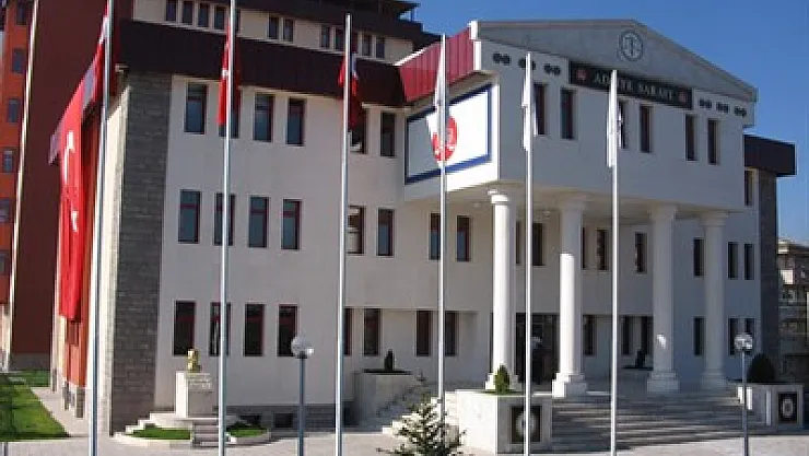 FETÖ'de 3 ceza, bir beraat