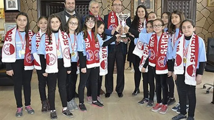 Folklorculardan Çöl'e ziyaret – Kocatepe Gazetesi