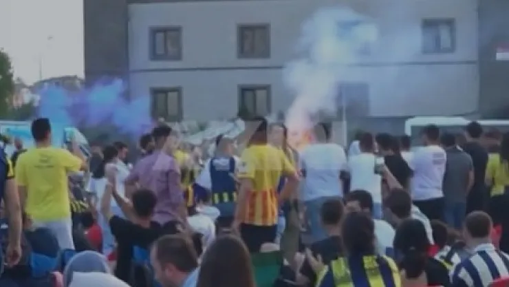 Galatasaraylı Taraftardan Fenerbahçelilere Kamikaze!