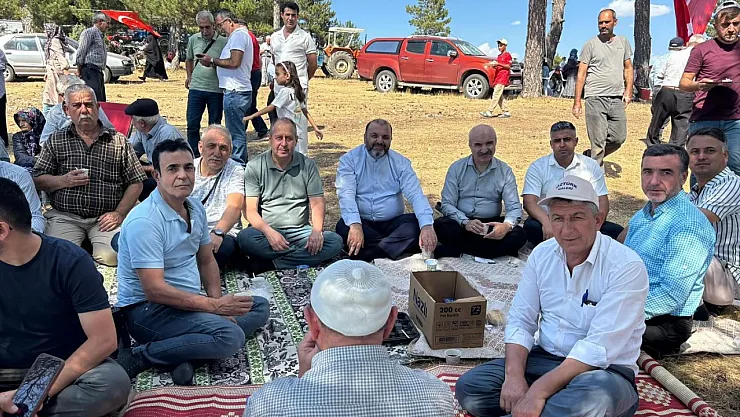 Gediz'de Vatandaşlar Berekete Dualarla Çağrı Yaptı