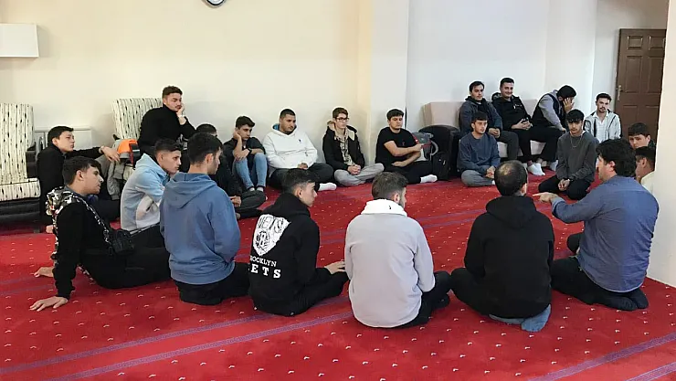 Gediz'deki Üniversite Gençlik Merkezi'nden Şanlıurfalı Gençlere Sıcak Karşılama