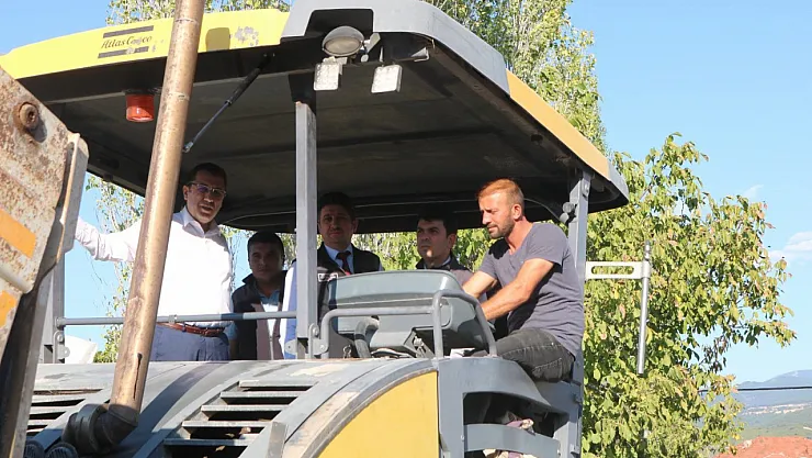 Gediz'in Arıca Köyünde Yıllardır Beklenen Yol Tamamlandı