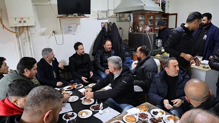 Gediz'de esnaflarla çay simit sohbetleri devam ediyor