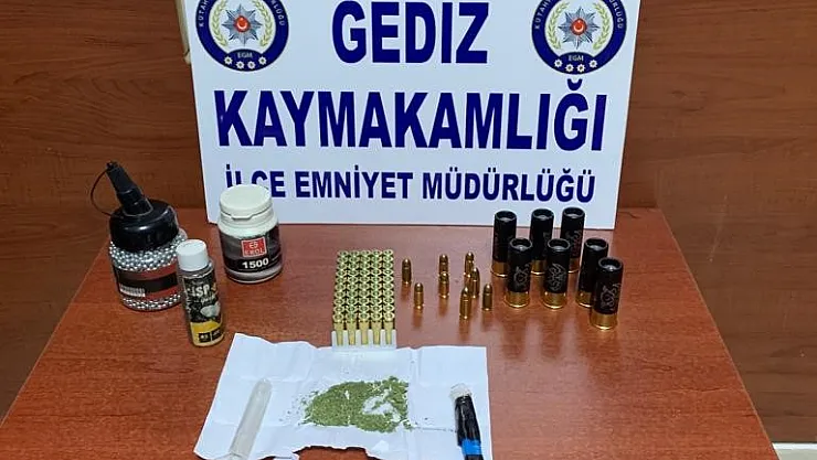 Gediz'de polisin şüphelendiği şahsın üzerinden uyuşturucu ve silah çıktı
