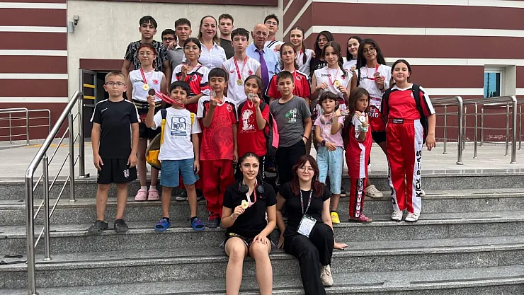 Gedizli Kick Boksçular Zafer Kupasından 12 Madalyayla Döndü