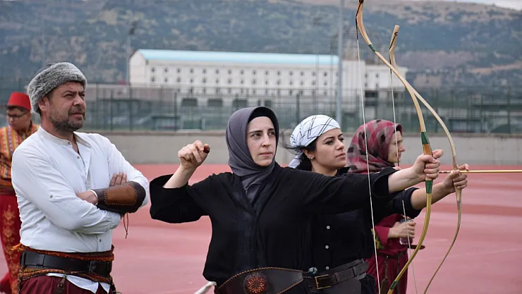 Geleneksel Okçuluk'un Kalbi Afyon'da Attı