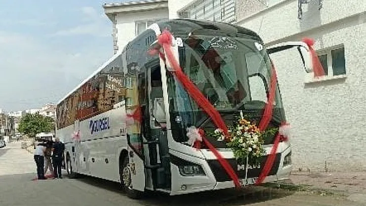 'Gelin otobüsü' ile dünya evine girdiler