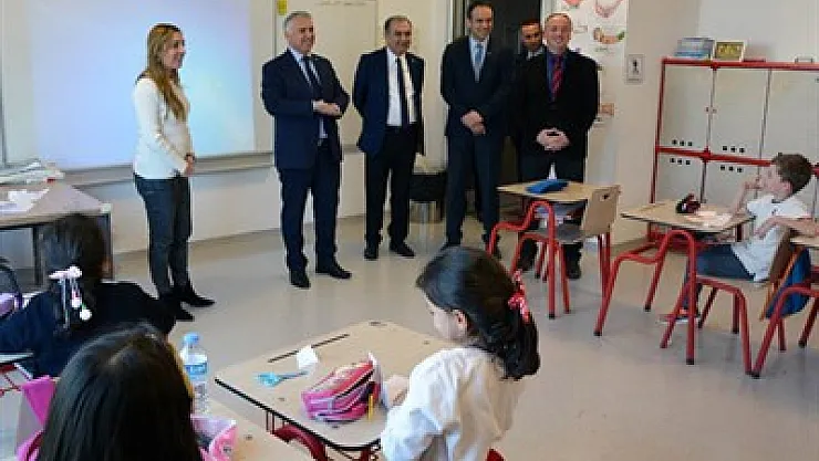 Gelişen eğitim şartları ile başarı bekliyoruz