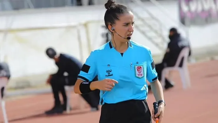 Genç Hakem Hümeyra Seven İstanbul Yolunda