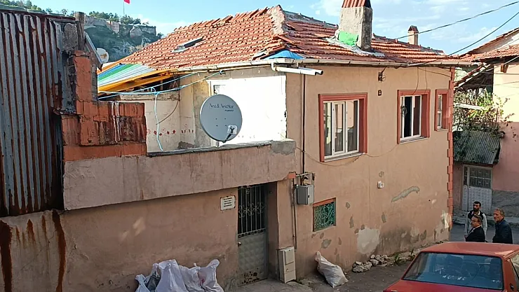 Genç Kızın Cesedi, Ailesine Ait Bir Evin Bahçesindeki Kuyuda Bulundu