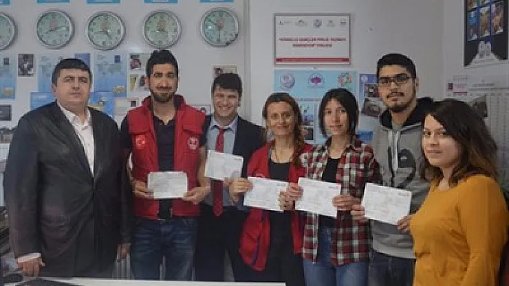 Gençler 6 yetim kardeş edindi
