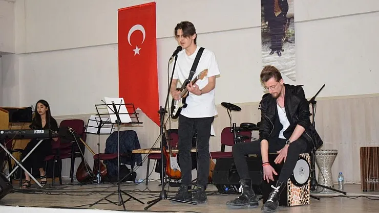Gençler Arası Ses ve İcra Yarışması büyük ilgi gördü