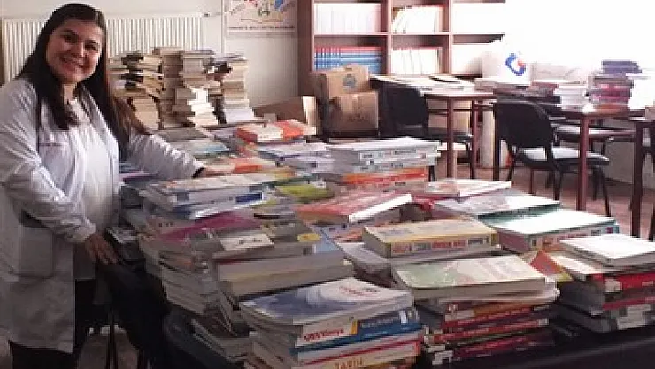 Gençler Güssüm öğretmene destek oldu