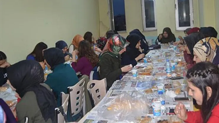 Gençler iftarda buluştu – Kocatepe Gazetesi