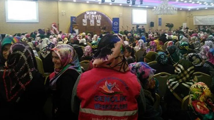 Gençler Kutlu Doğum Haftası'nı kutladı