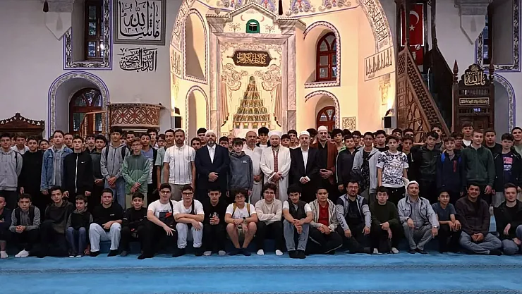 Gençler Mevlid-İ Nebi Haftası'nda Sabah Namazında Buluştu