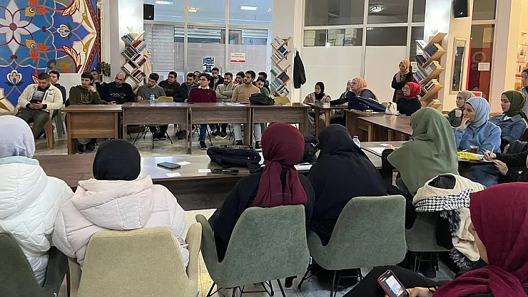 Gençler Sorularına Cevap Arıyor: 'Allah'ın Varlığı' Söyleşisine Yoğun İlgi