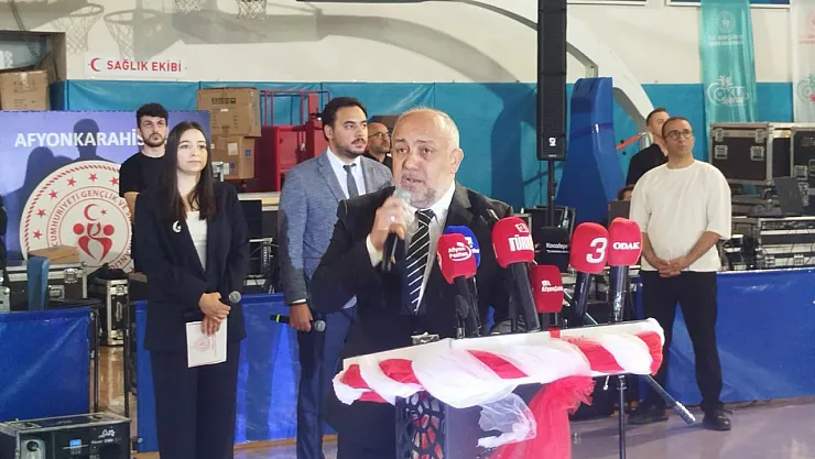 'Gençlerimizin Görevi Cumhuriyetimizi Geleceğe Taşımaktır'