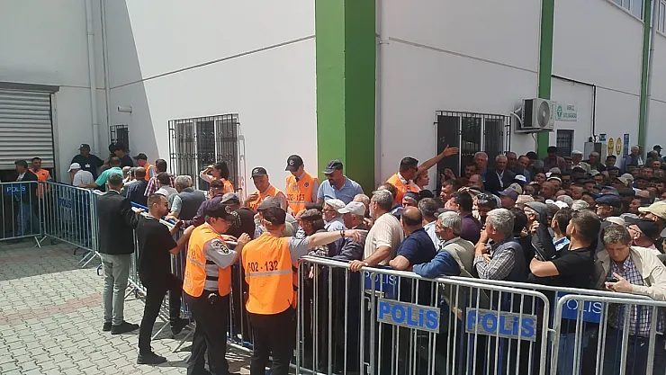 Genel Kurul'da Büyük İzdiham