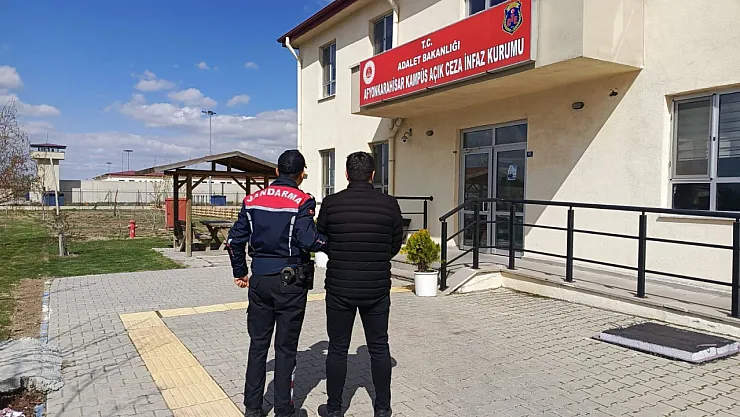 Gizleniyordu, Jandarma Bırakmadı! Afyon'da Firari Yakalandı