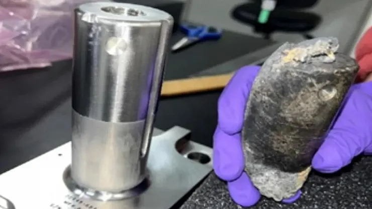 Gökyüzünden Yarım Kilo Ağırlığında Metal Düştü!