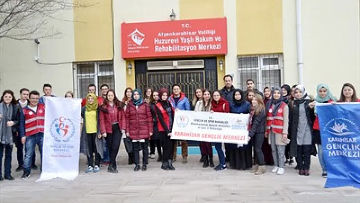 Gönüllü gençler büyükleri dinledi – Kocatepe Gazetesi