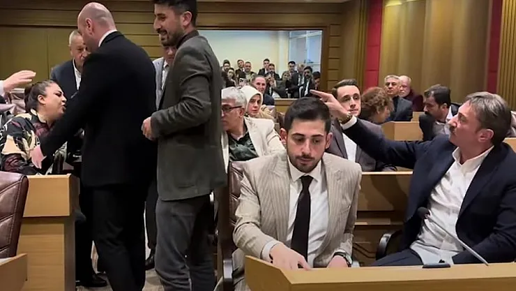 Hakan Bahadır'dan Meclis Üyesine Hakaret