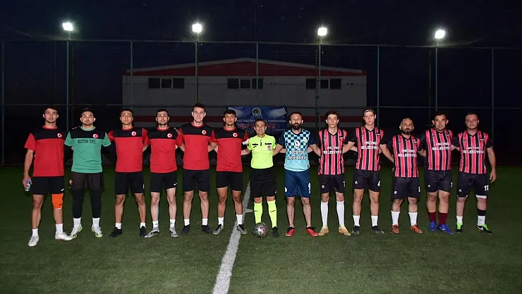 Halı saha futbol turnuvasının yarı finalistleri belli oldu