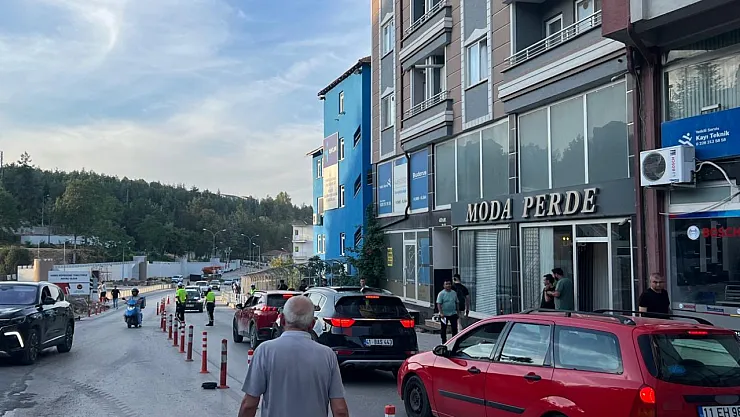 Hamsu Köprüsü'nde Toprak Kayması: Güvenlik Önlemi Alındı, Trafik Kapatıldı