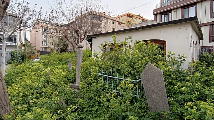 Hattat Karahisari’nin Mezarı İlgi Bekliyor
