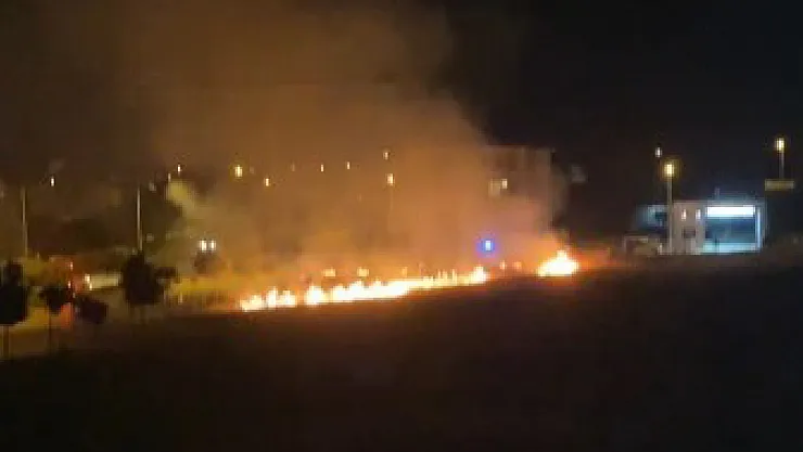 Hava Fişekten Çıkan Yangın Paniğe Sebep Oldu