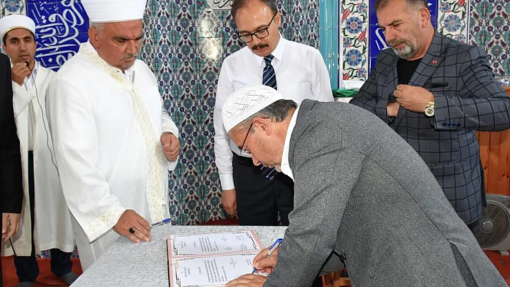 Hazreti Muhammed’in mübarek saç teli Bozüyük’te ziyarete açıldı