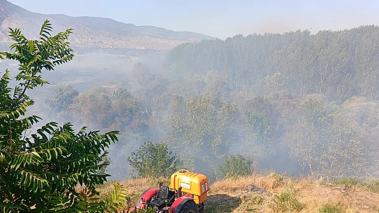 Helikopterin De Müdahale Ettiği Yangında Okul Lojmanı Hasar Aldı