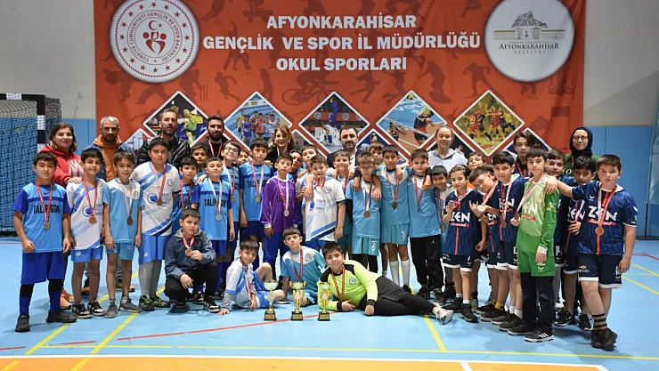 Hentbolda Birinci Olmak İçin Mücadele Ettiler