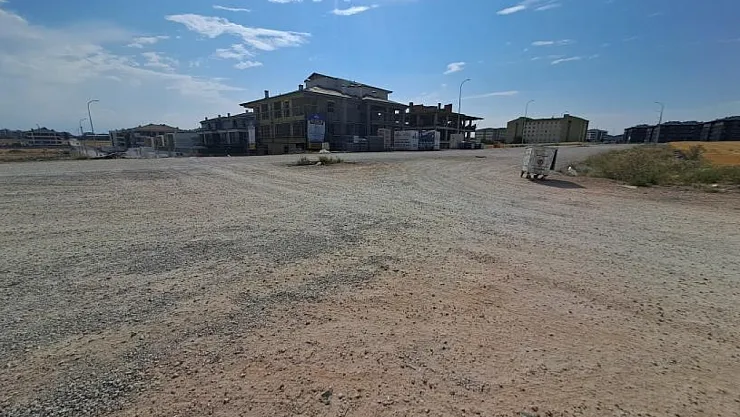 Her Araç Geçişinde Sokak Toz Duman Oluyor