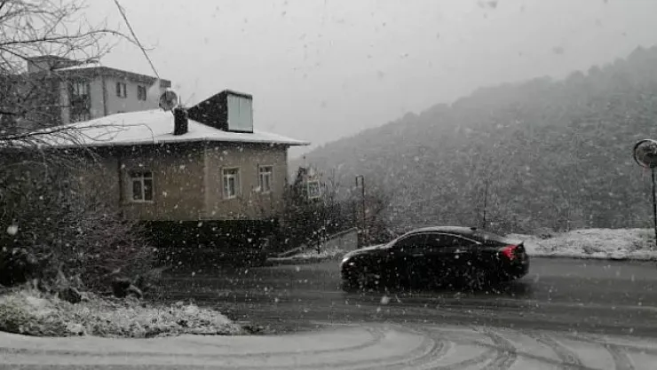 Heyecanla Beklenen Kar Yağışı İstanbul'da Etkili Oluyor
