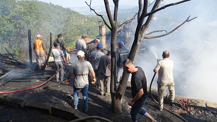 Hisarcık'ta Bir Evde Çıkan Yangın Ormana Sıçramadan Söndürüldü