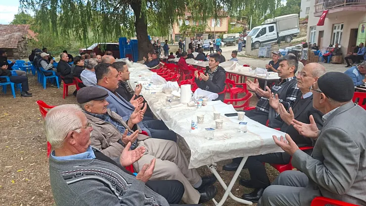 Hisarcık Yukarı Yoncaağaç Köyünde 13 Yıldır Sürdürülen Hayır Yemeği Geleneği