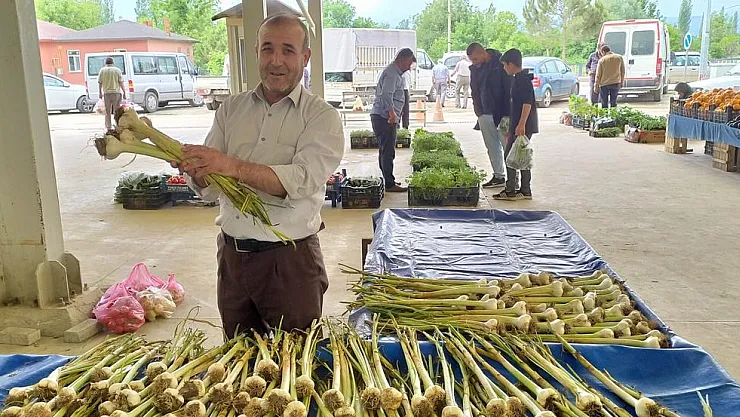 Hisarcık'ta yerli sarımsak çıktı, fiyatlar düştü