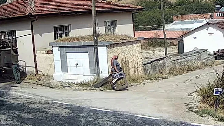 Hurdacılar Köy Meydanını Çöplüğe Çevirdi
