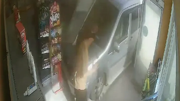 Husumetlisine Çarptı Sonra Marketten İçeri Girdi