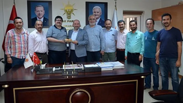 İHH'dan Sezen'e hayırlı olsun ziyareti